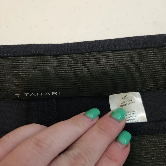 Black pencil skirt - Picture 1 of 3